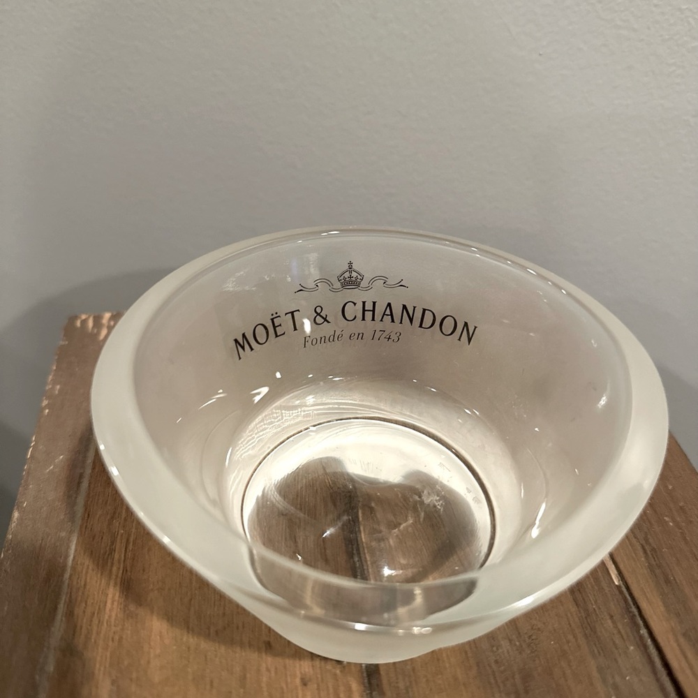 Moët & Chandon coin bowl.